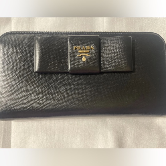 Authentic PRADA Black Bow Zippy Long Clutch Wallet Italy - Picture 1 of 4